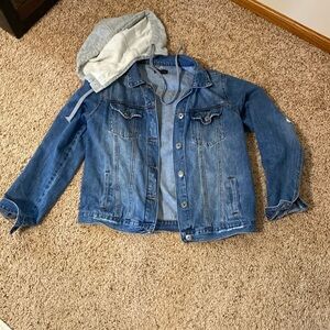 Jean jacket with detachable hood